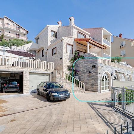 Apartments With Pool Vrdoljak Omiš Екстериор снимка