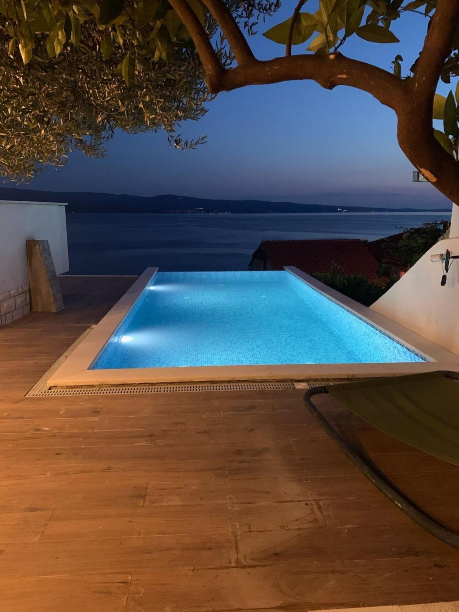 Apartments With Pool Vrdoljak Omiš Стая снимка