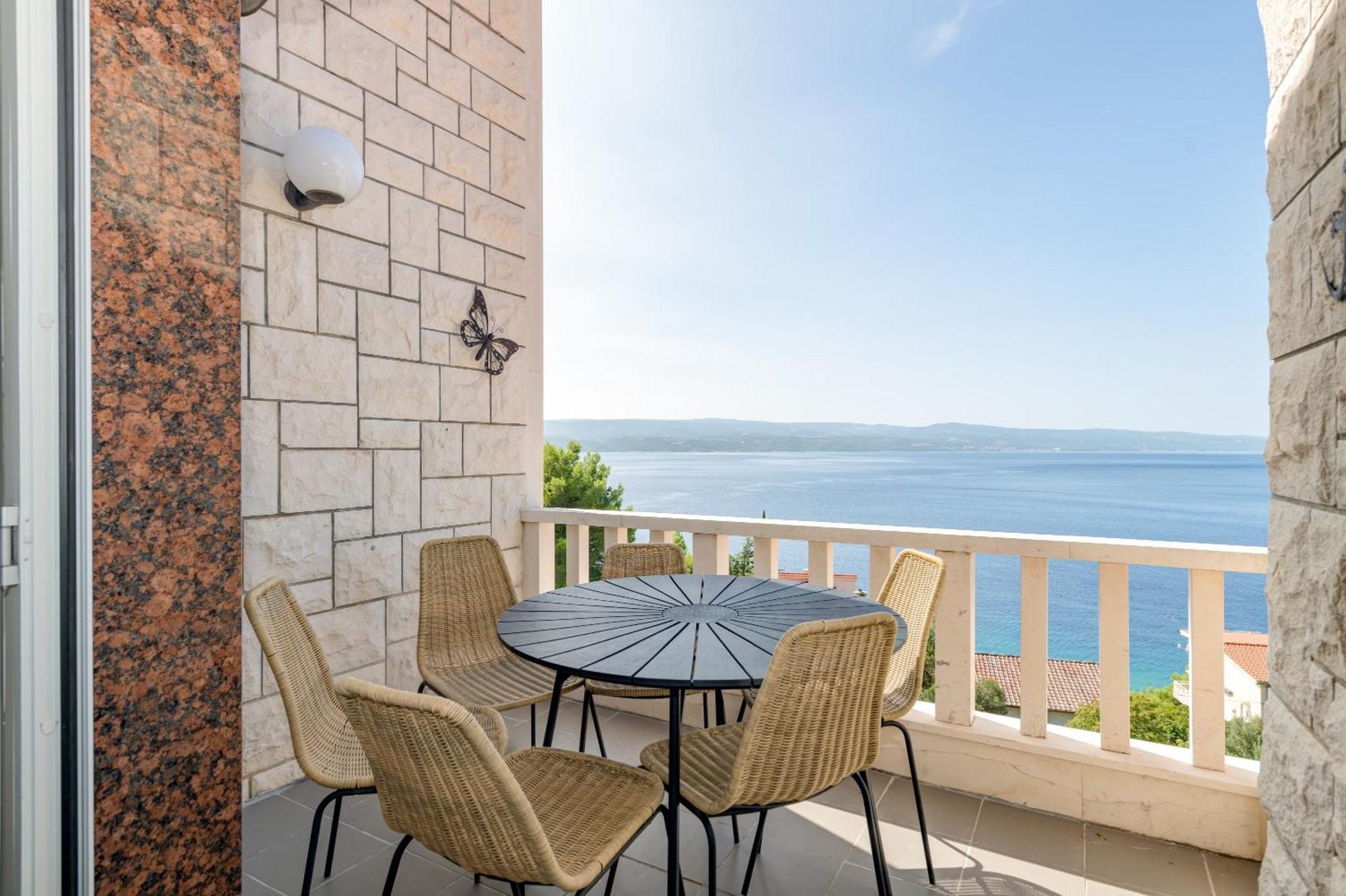 Apartments With Pool Vrdoljak Omiš Стая снимка