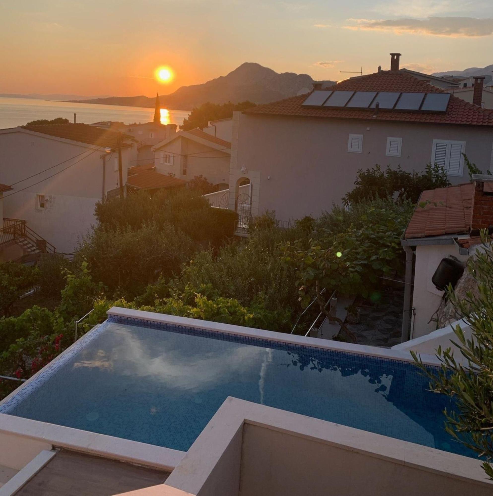 Apartments With Pool Vrdoljak Omiš Стая снимка