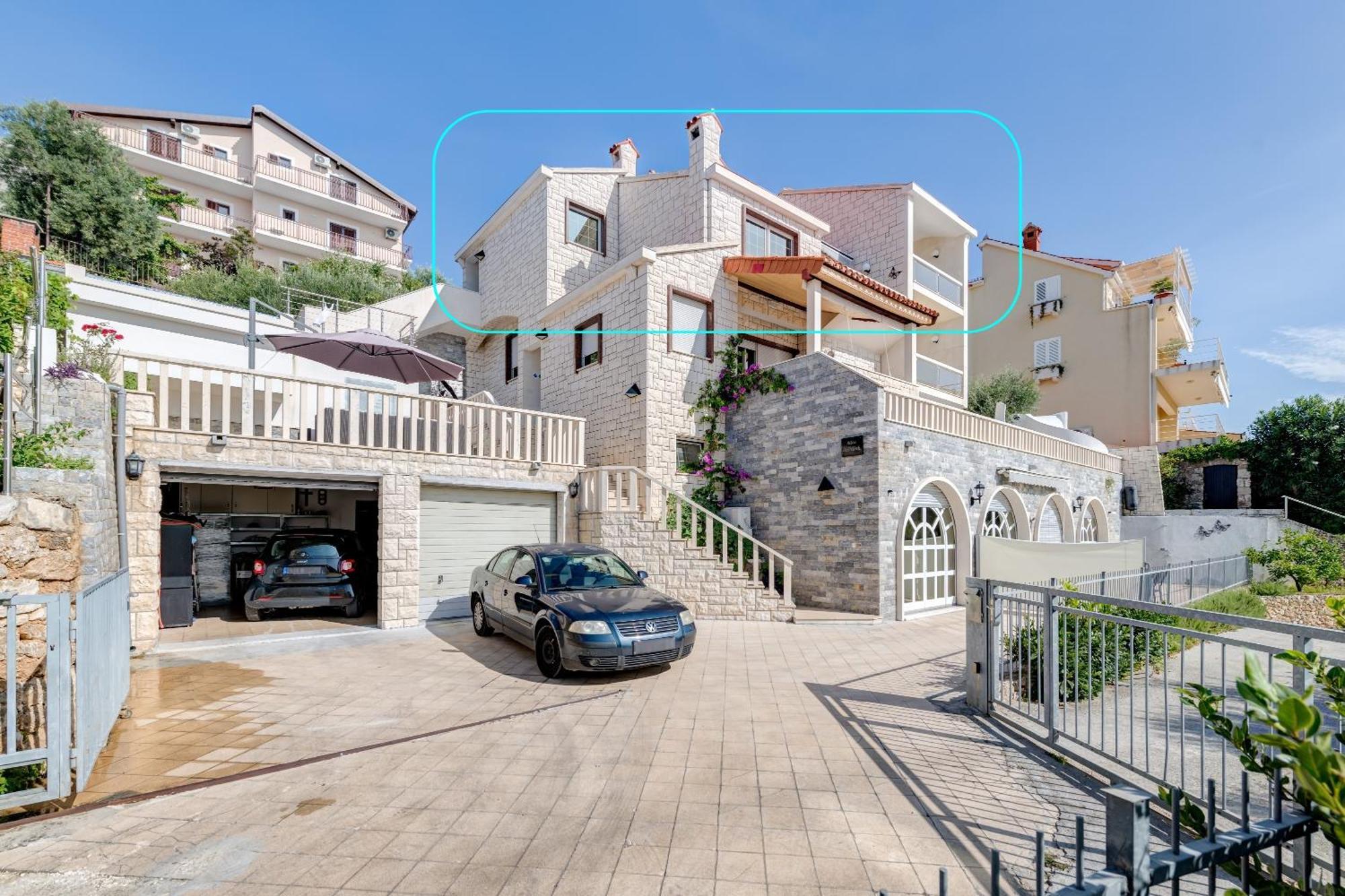 Apartments With Pool Vrdoljak Omiš Екстериор снимка