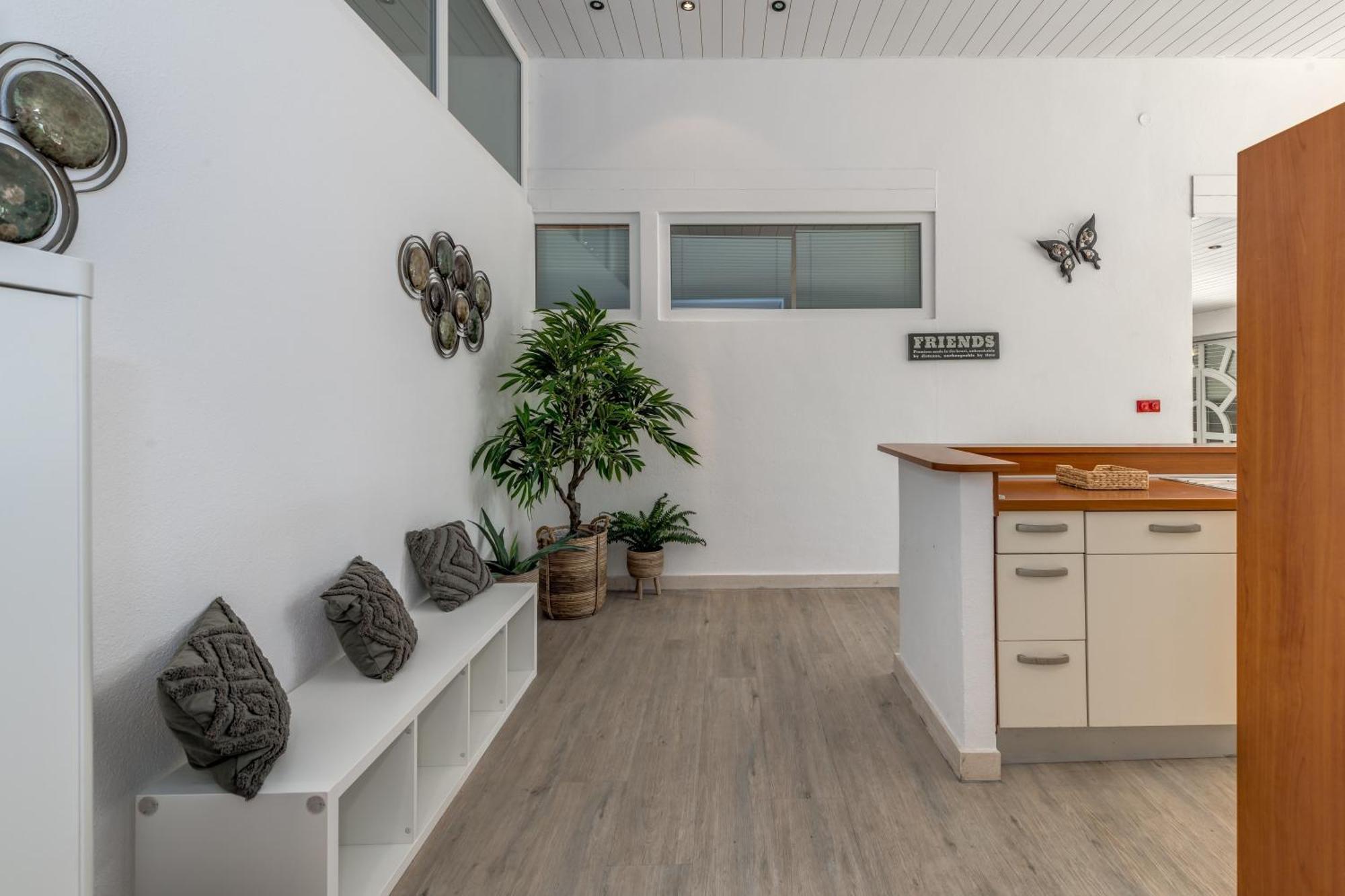 Apartments With Pool Vrdoljak Omiš Стая снимка
