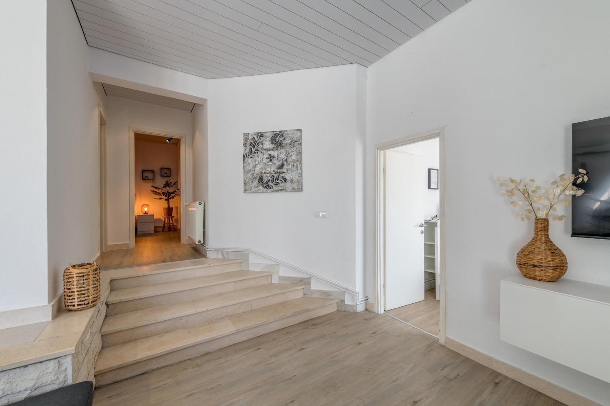 Apartments With Pool Vrdoljak Omiš Стая снимка