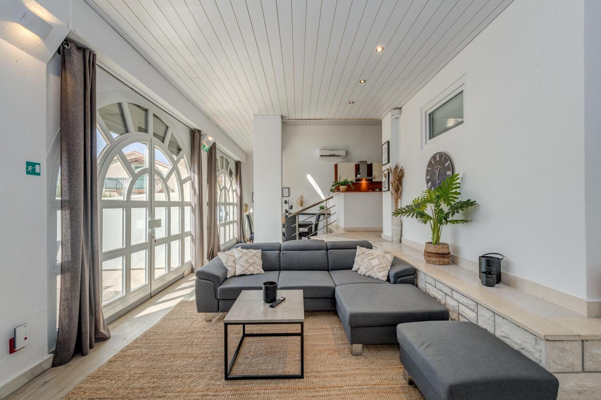 Apartments With Pool Vrdoljak Omiš Стая снимка