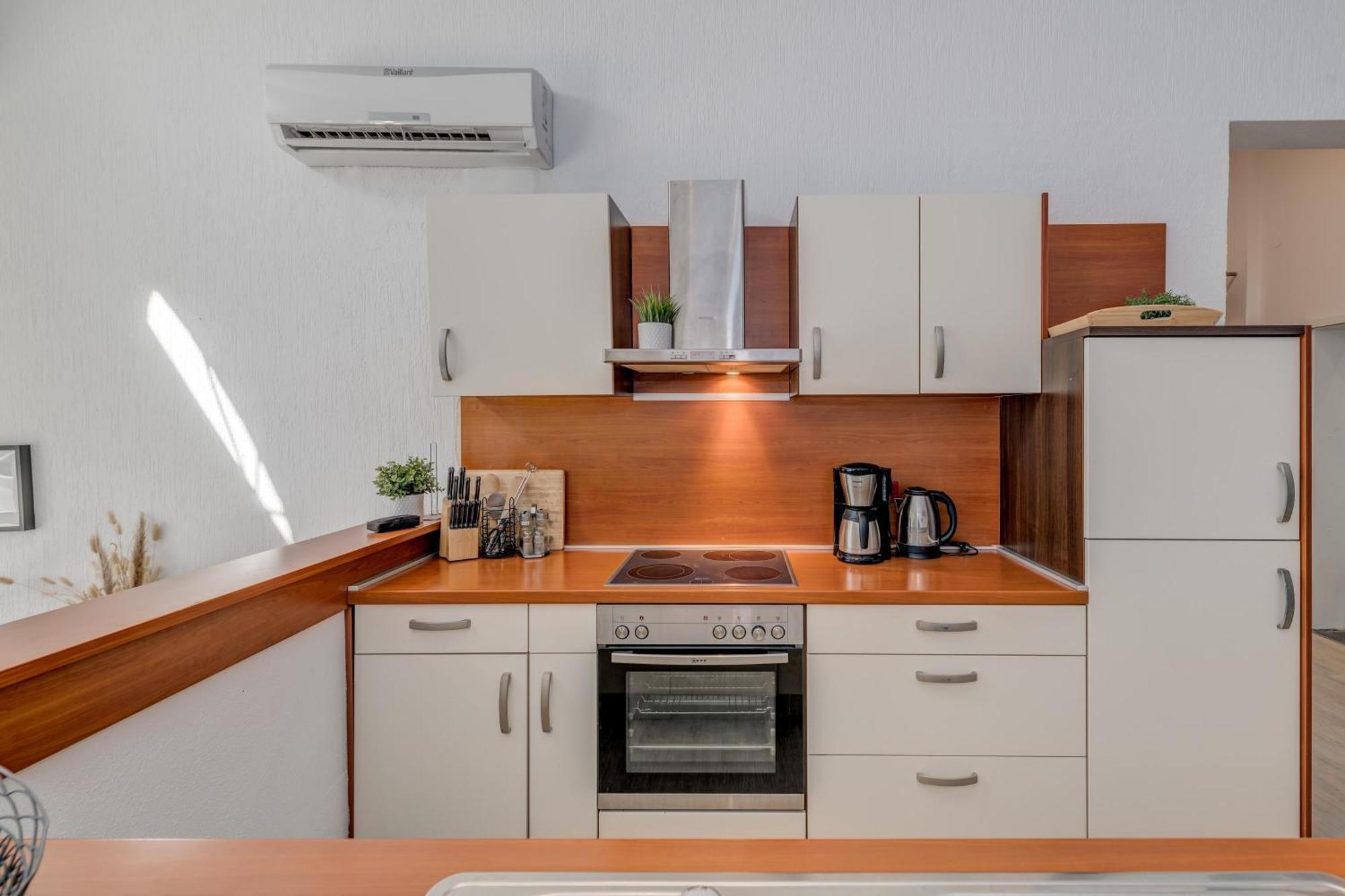 Apartments With Pool Vrdoljak Omiš Стая снимка