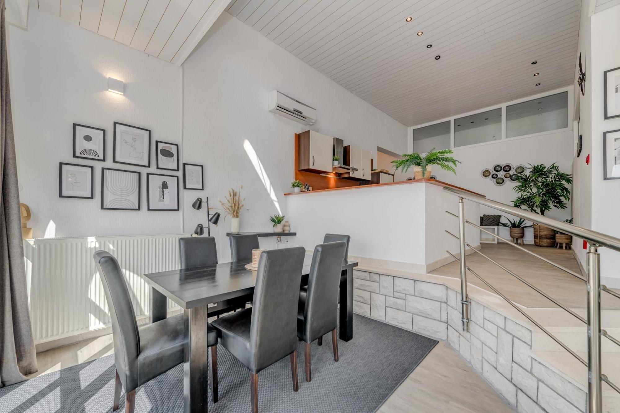 Apartments With Pool Vrdoljak Omiš Стая снимка
