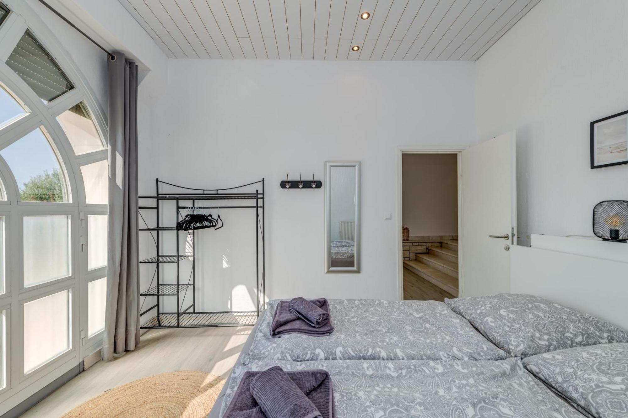Apartments With Pool Vrdoljak Omiš Стая снимка