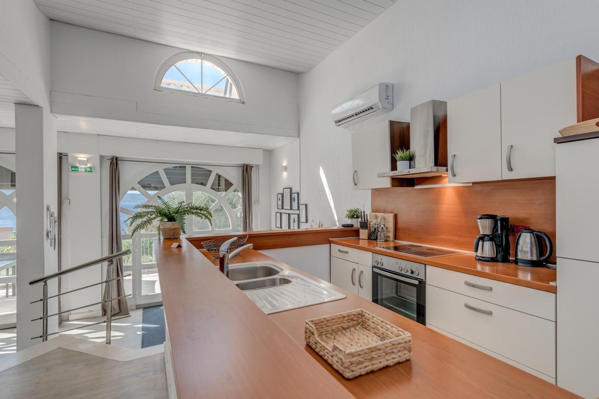 Apartments With Pool Vrdoljak Omiš Стая снимка
