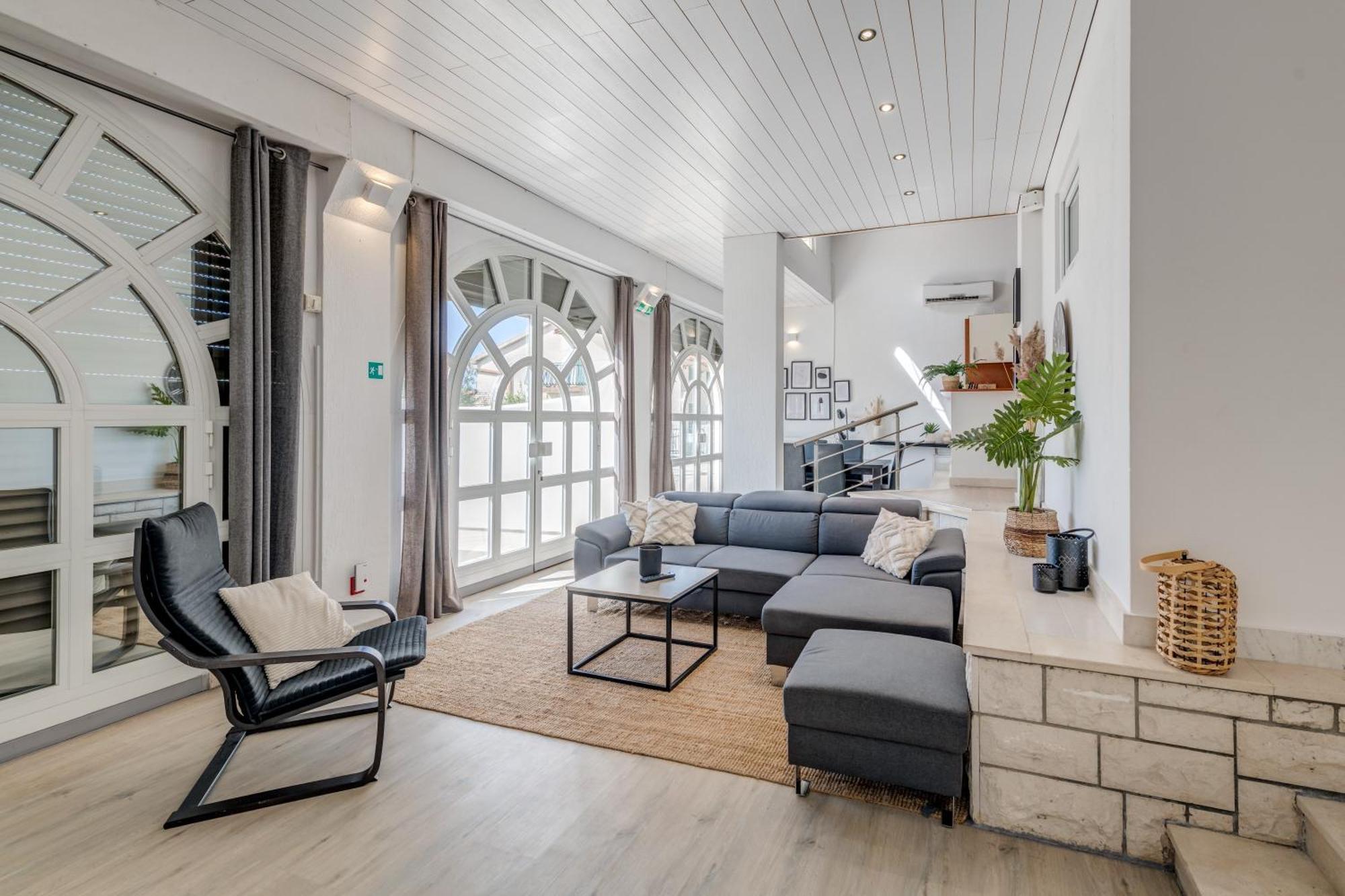 Apartments With Pool Vrdoljak Omiš Стая снимка