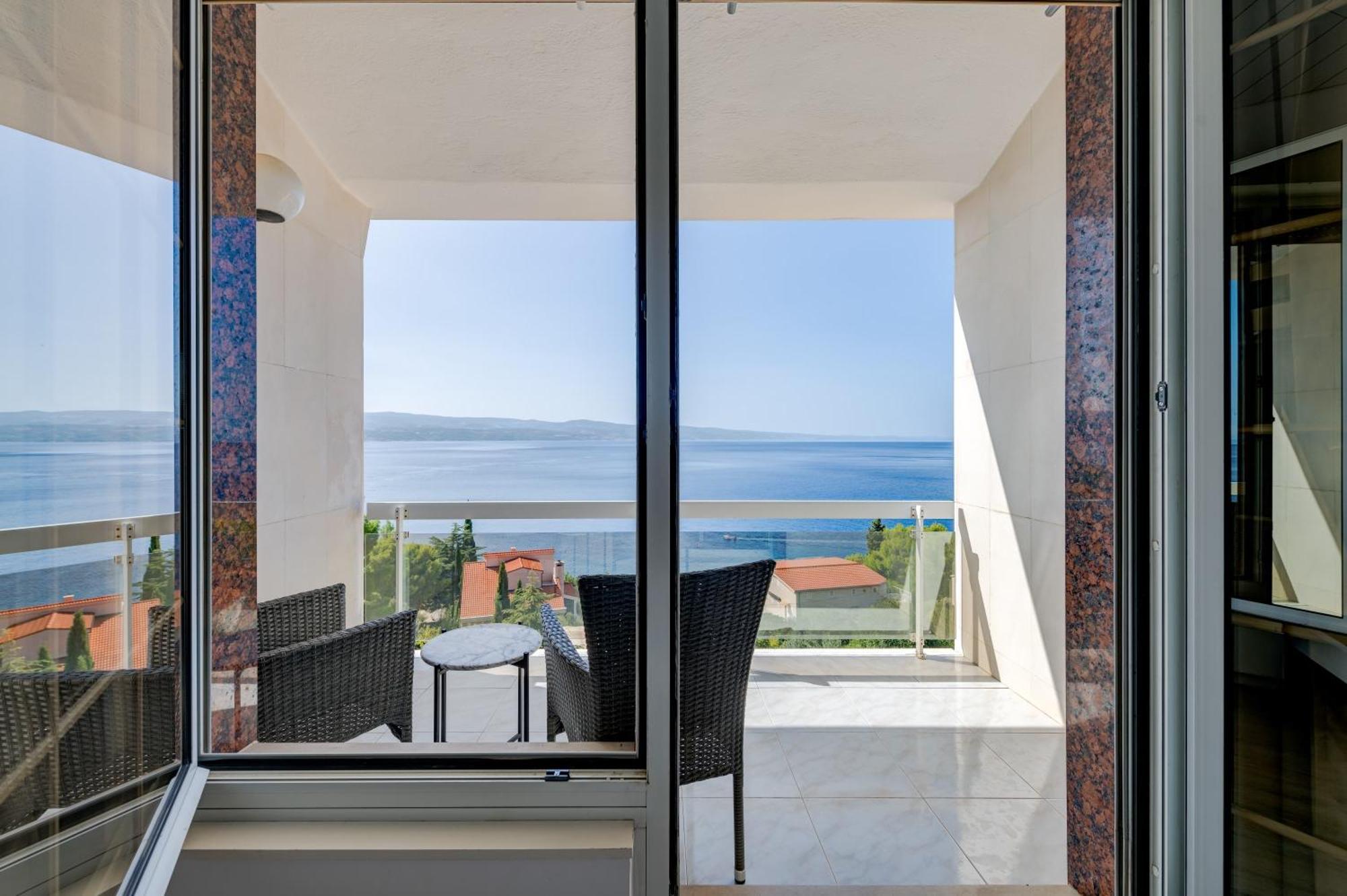 Apartments With Pool Vrdoljak Omiš Стая снимка