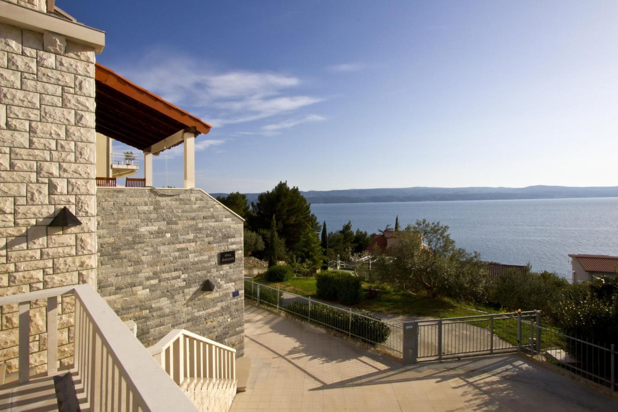 Apartments With Pool Vrdoljak Omiš Стая снимка