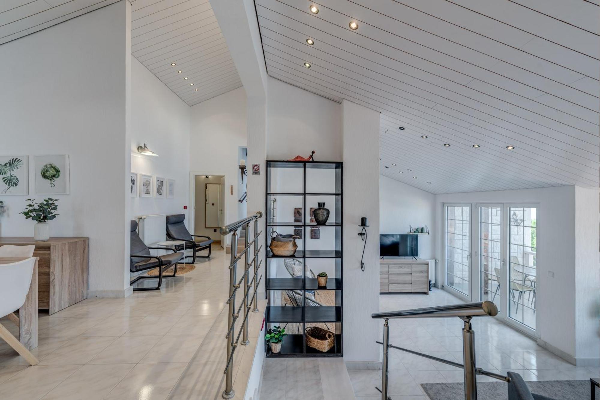Apartments With Pool Vrdoljak Omiš Стая снимка