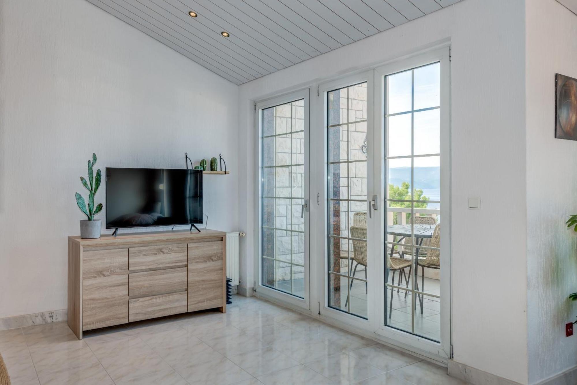 Apartments With Pool Vrdoljak Omiš Стая снимка