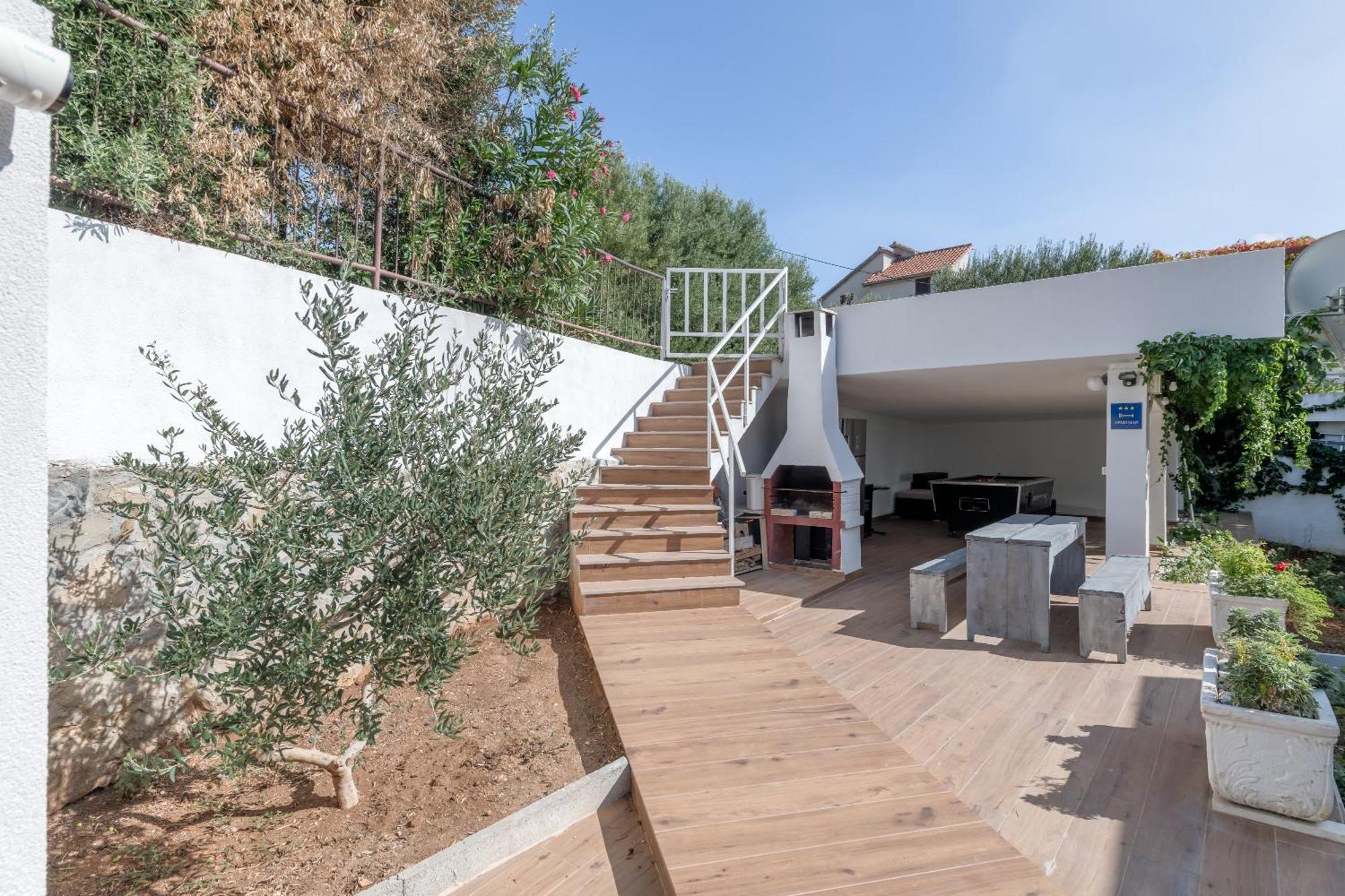 Apartments With Pool Vrdoljak Omiš Стая снимка