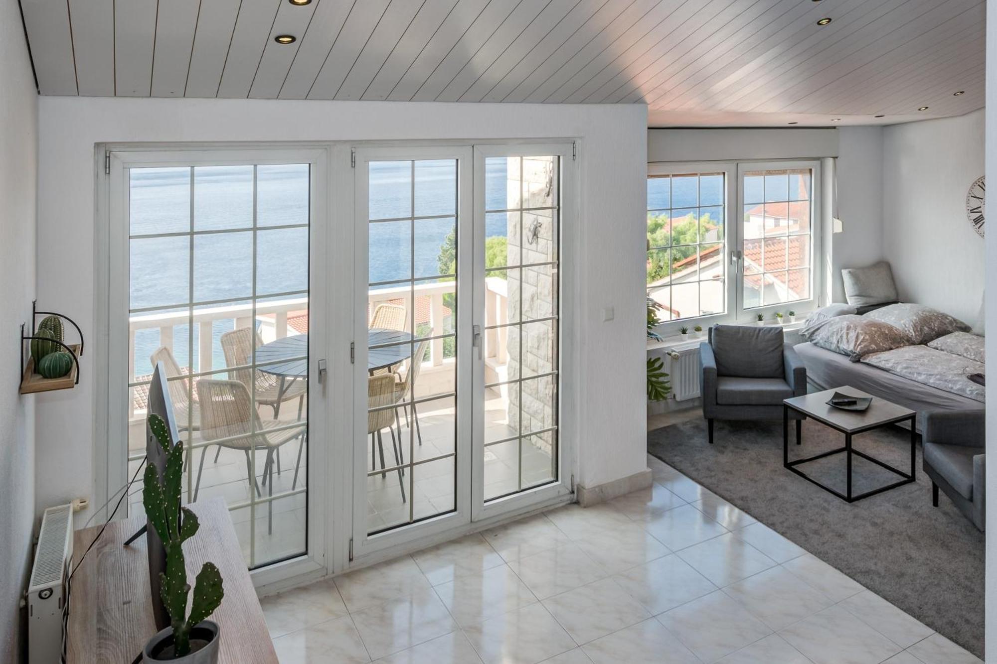 Apartments With Pool Vrdoljak Omiš Стая снимка