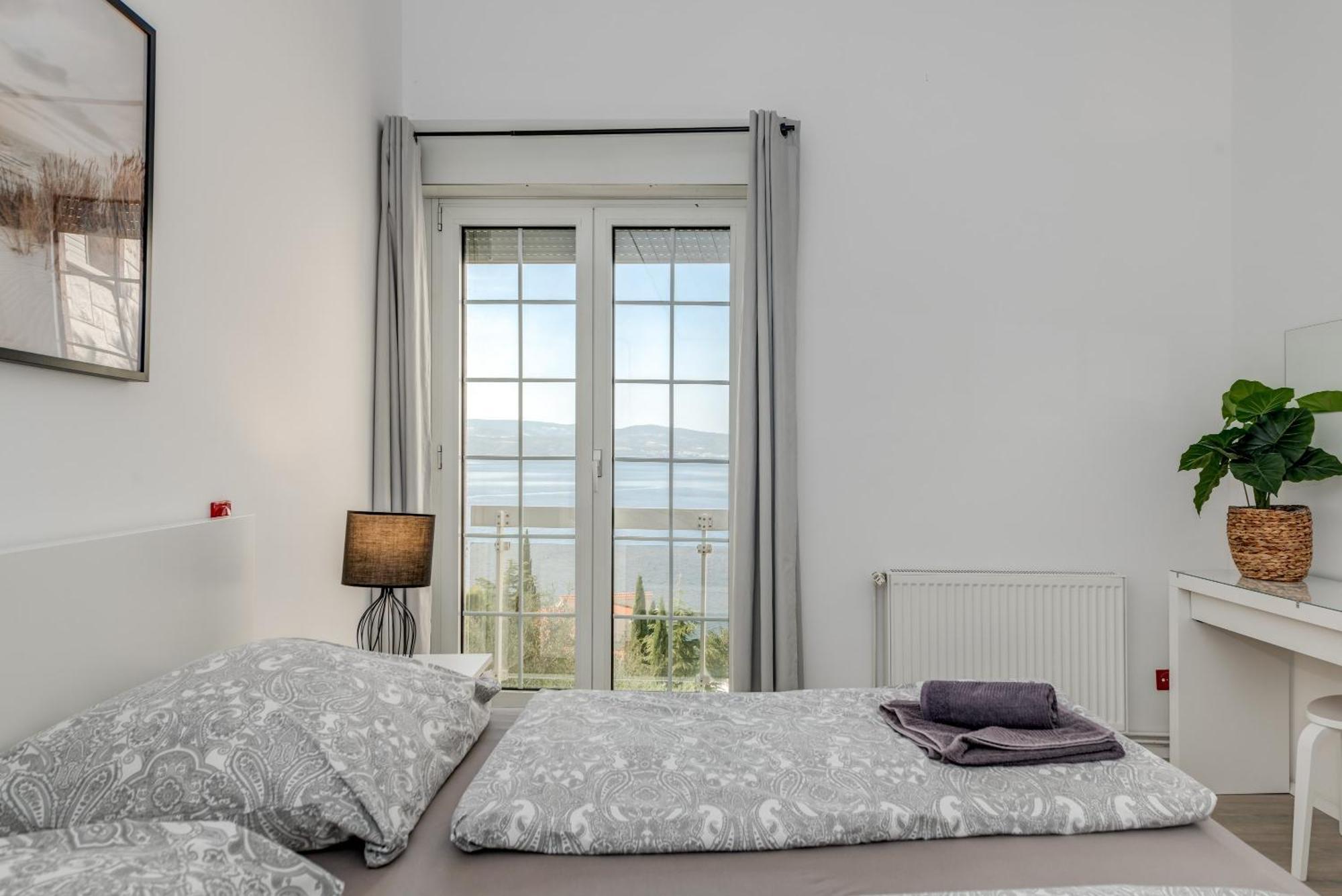 Apartments With Pool Vrdoljak Omiš Стая снимка